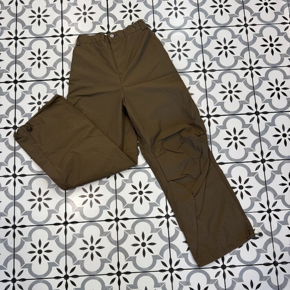 7 For All Mankind Cargo Style Pants in Khaki, Woman's Medium